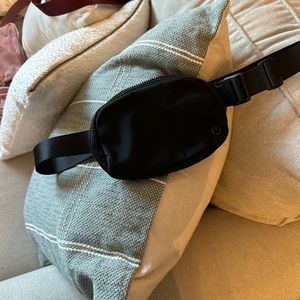 Lululemon Everywhere Belt Bag 1L